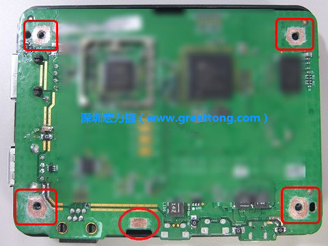 手動去綠漆。使用傳統的刀片去除綠漆后的效果。