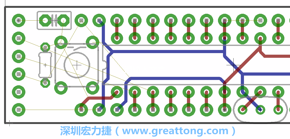 到目前為止，你應該只剩下四個部分還未進行布線，10K重置上拉電阻器、重置電容和1×6的序列排針。