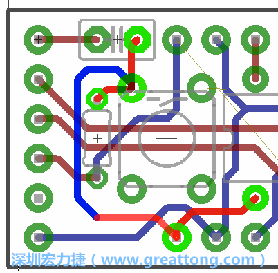 為了要創造一個電路通道，首先要先點擊重置開關的連結點進行布線，在電路板的背面繪制線路直到其它線路前的乾淨區域。